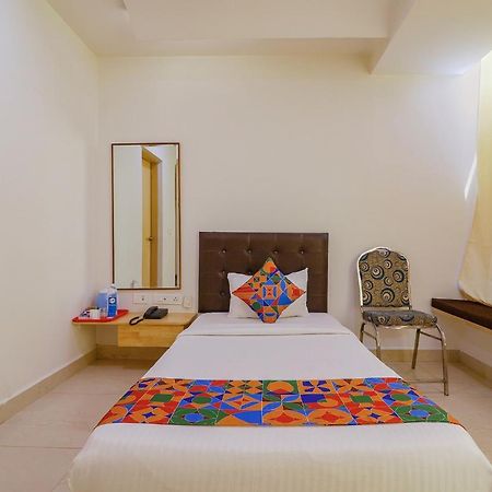 Fabhotel Aamantran & Banquet Halls - Nr Rtc X Roads Metro Station 하이데라바드 외부 사진