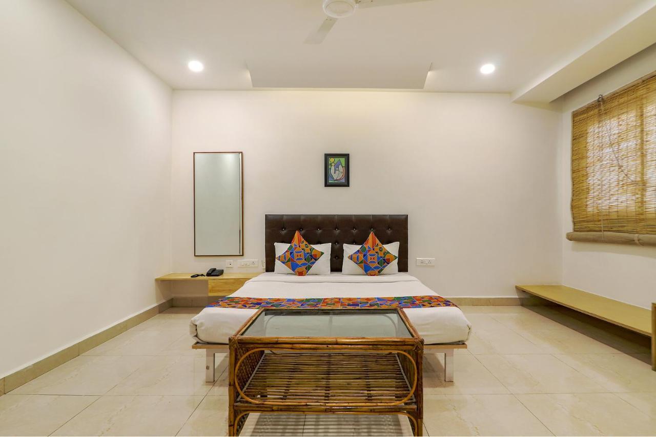Fabhotel Aamantran & Banquet Halls - Nr Rtc X Roads Metro Station 하이데라바드 외부 사진