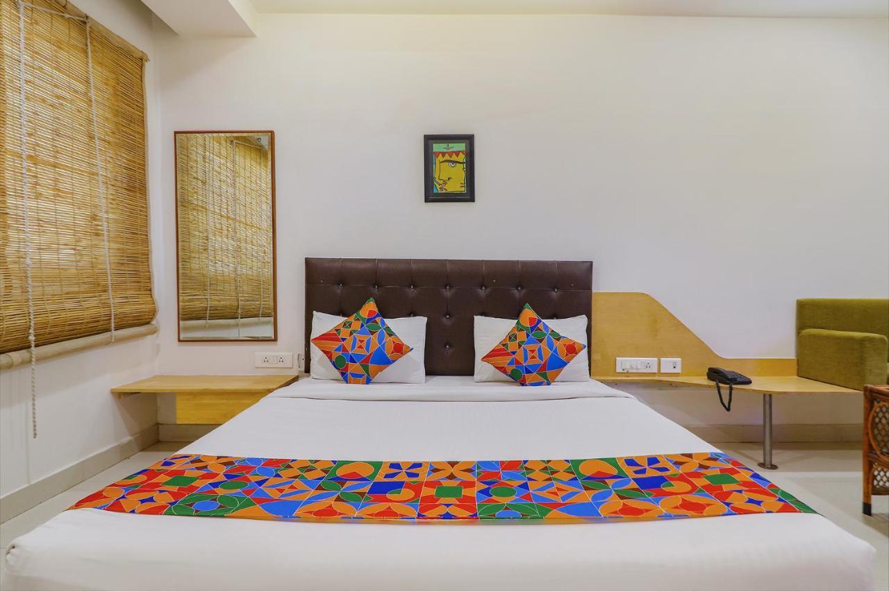 Fabhotel Aamantran & Banquet Halls - Nr Rtc X Roads Metro Station 하이데라바드 외부 사진