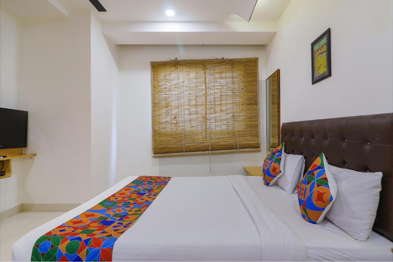 Fabhotel Aamantran & Banquet Halls - Nr Rtc X Roads Metro Station 하이데라바드 외부 사진